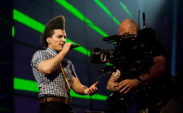 France and the hosts! Twin Twin