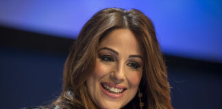 How to make a Maltese cross Ira Losco at a Meet & Greet during the Eurovision Song Contest 2016 in Stockholm.