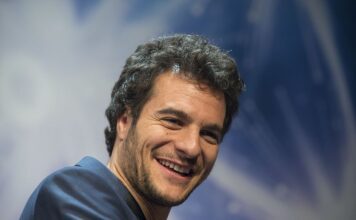 A Gallic Shrug set to music… Amir