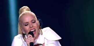 ow … paper cut? Svala at Eurovision