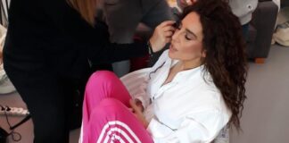 Greece – ol’ blue hands Yianna Terzi 
