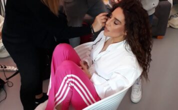 Greece – ol’ blue hands Yianna Terzi 