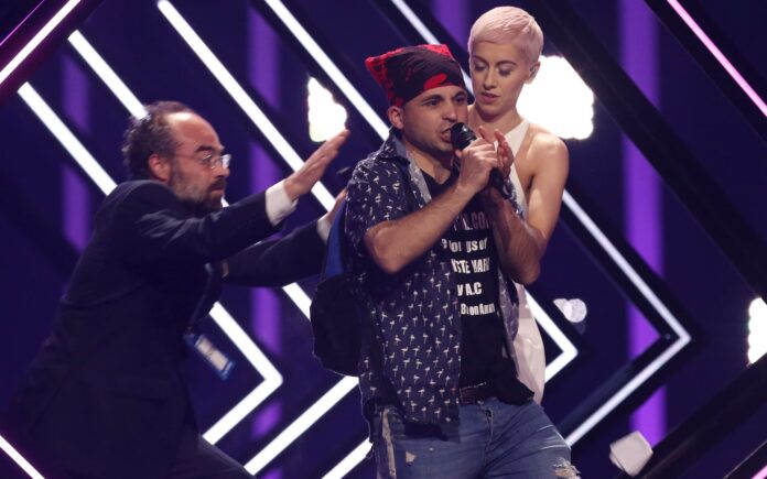 surie-mic Surie on stage