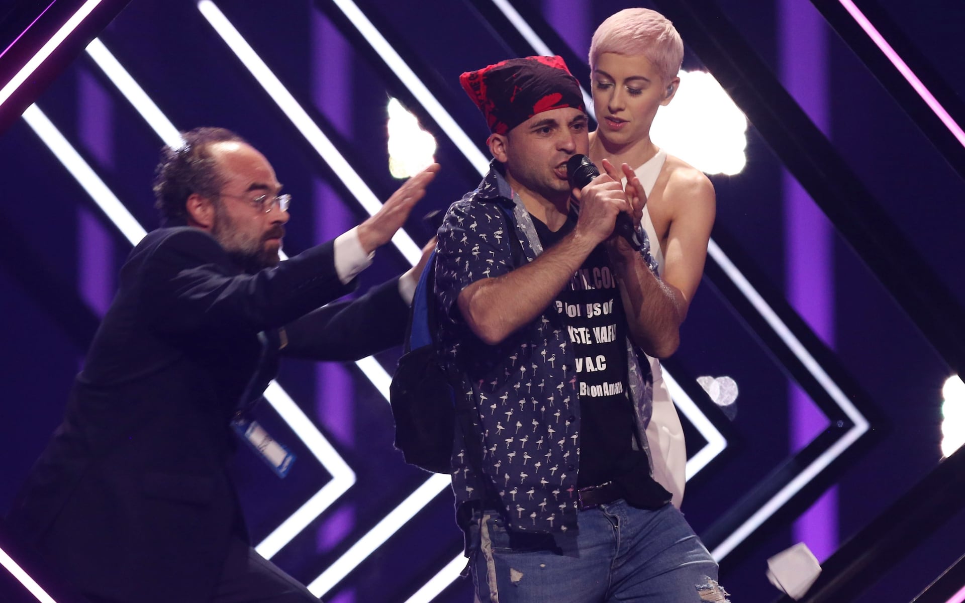 surie-mic Surie on stage
