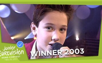 Can you pass me the salt?