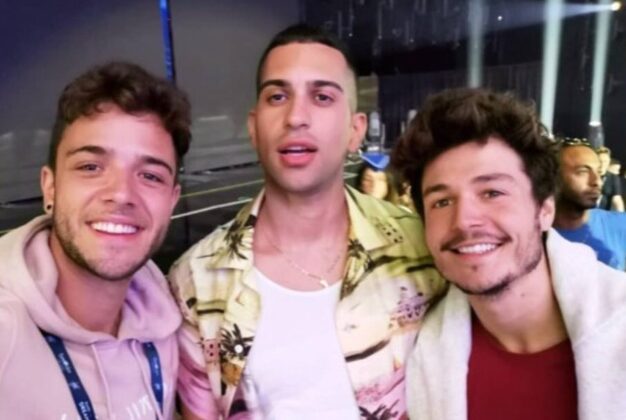 Boys keep swinging