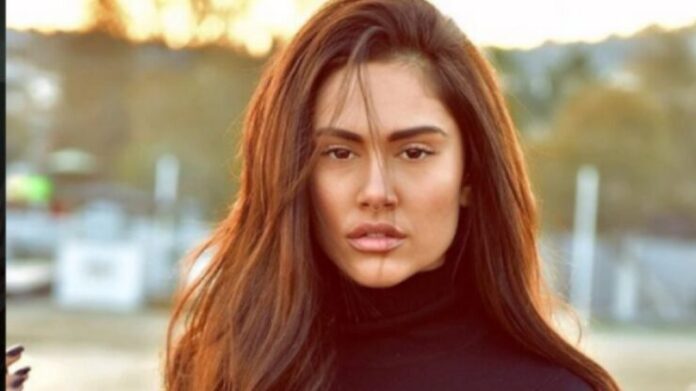elena Elena Tsagrinou