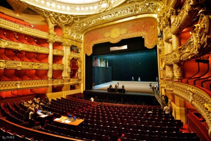 Palais_Garnier._December_5,_2010
