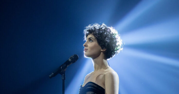 pravc1 Barbara Pravi, France, Second Rehearsal, Rotterdam Ahoy, 15 May 2021 — EBU / Andres Putting