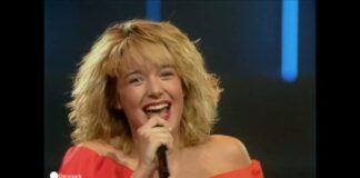 28 November – In the phone box a guy is standing with coins in his hand