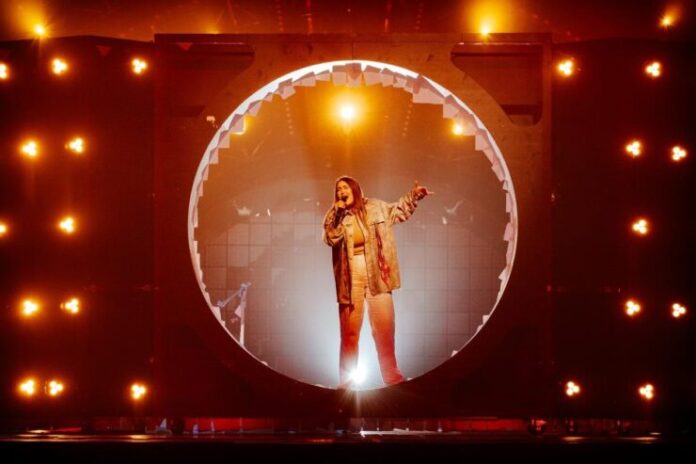 snap Rosa Linn breaks free of her bedroom at Eurovision 2022