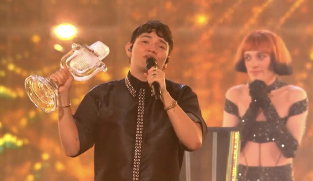 JJ holds up Eurovision trophy watched by Nemo
